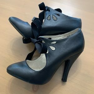 Black Ribbon Tied Heels size 6 1/2